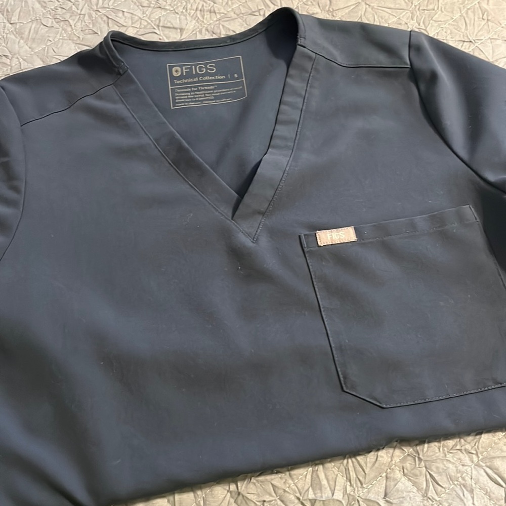 Figs top - one pocket